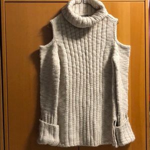 Turtleneck open shoulder Long sleeves sweater